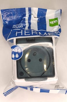 Hermes Gniazdo hermetyczne pojedyncze z/u 16A IP44 z klapką dymną białe