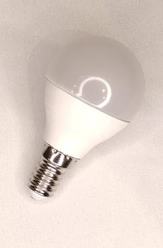 Żarówka GOLF BALL E14 7W 630lm 3000K