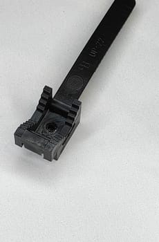 Uchwyt paskowy UP-22 odporny na UV, czarny