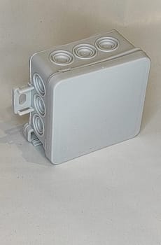 Puszka naścienna 75x40x75mm z dławnicą zintegrowaną samozatrzaskowa seria FASTBOX szara IP54