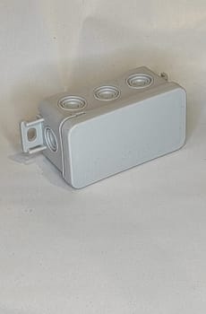 Puszka naścienna 45x45x85mm z dławnicą zintegrowaną samozatrzaskowa seria FASTBOX szara IP54