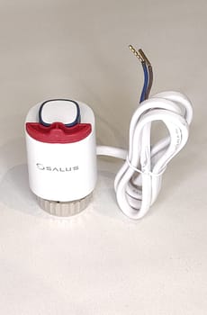 Siłownik termoelektryczny 230V średnica M28