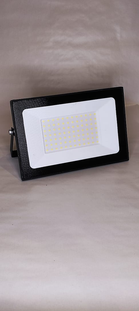 Naświetlacz led 100W CW