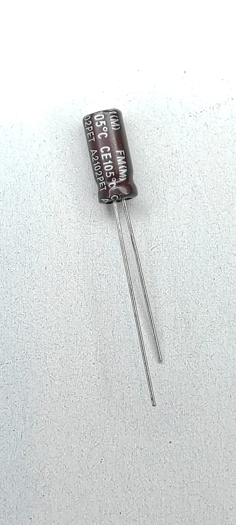Kondensator elektrolityczny THT 220uF/10V